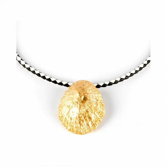 Amen Damenhalskette Shabama Calobra Luxe Messing In goldenes Licht getaucht Leder 38 cm